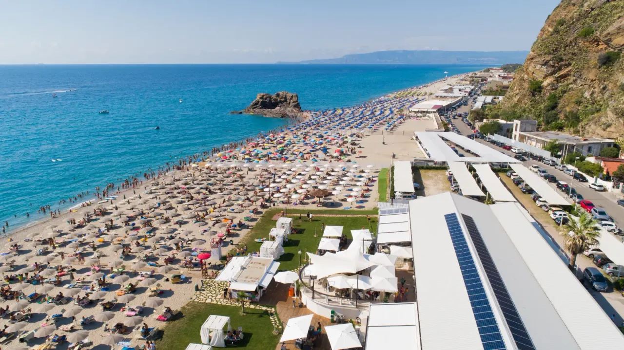 Vista della spiaggia del Sunset Beach Club